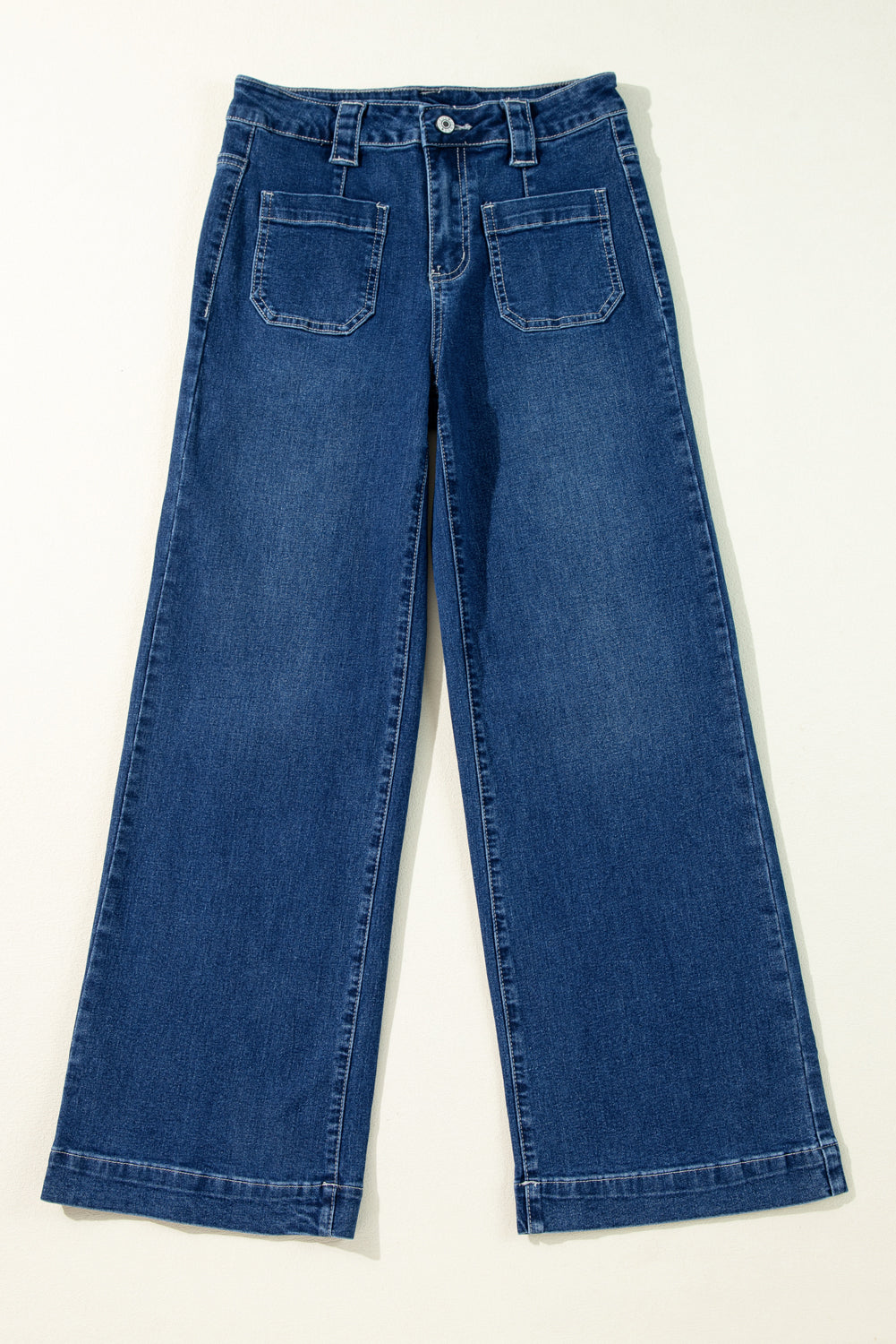 Segelblaue Jeans mit weitem Bein und hoher Taille und Taschen